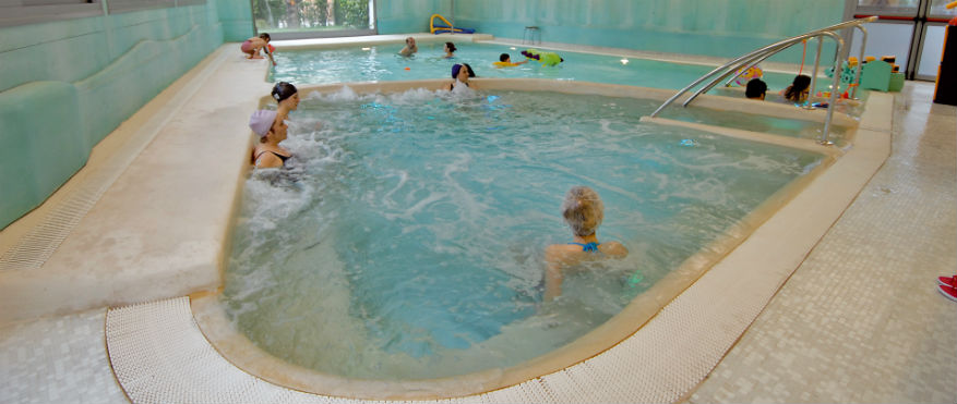 piscina termale con idromassaggi
